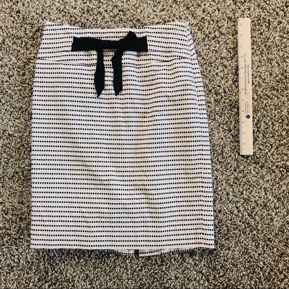 Knee length beige pencil skirt - Size S